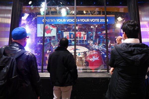 富灯网 畅销半个世纪的《全球通史》再版，为什么要从月球上看历史