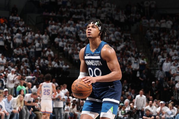 柳荷投资 香农砍下全队第三高的15分，成队史季后赛得分最高的替补新秀